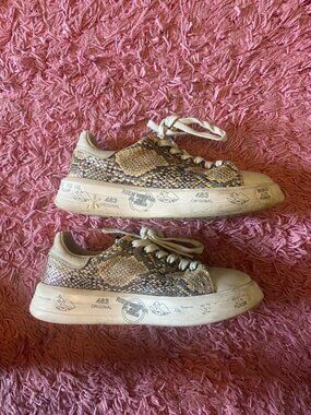 Beige low-top sneakers with a snakeskin pattern size EU 37 / US 6.5